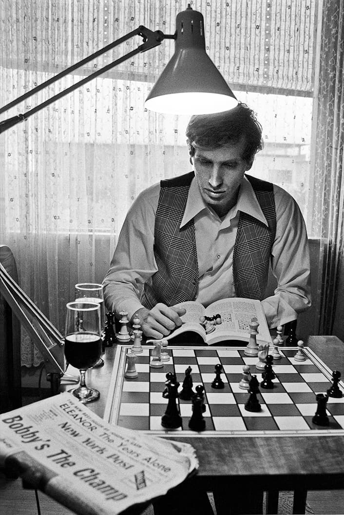 Bobby Fischer studying Chess Informant, Reykjavik 1972. Photo by Harry Benson.